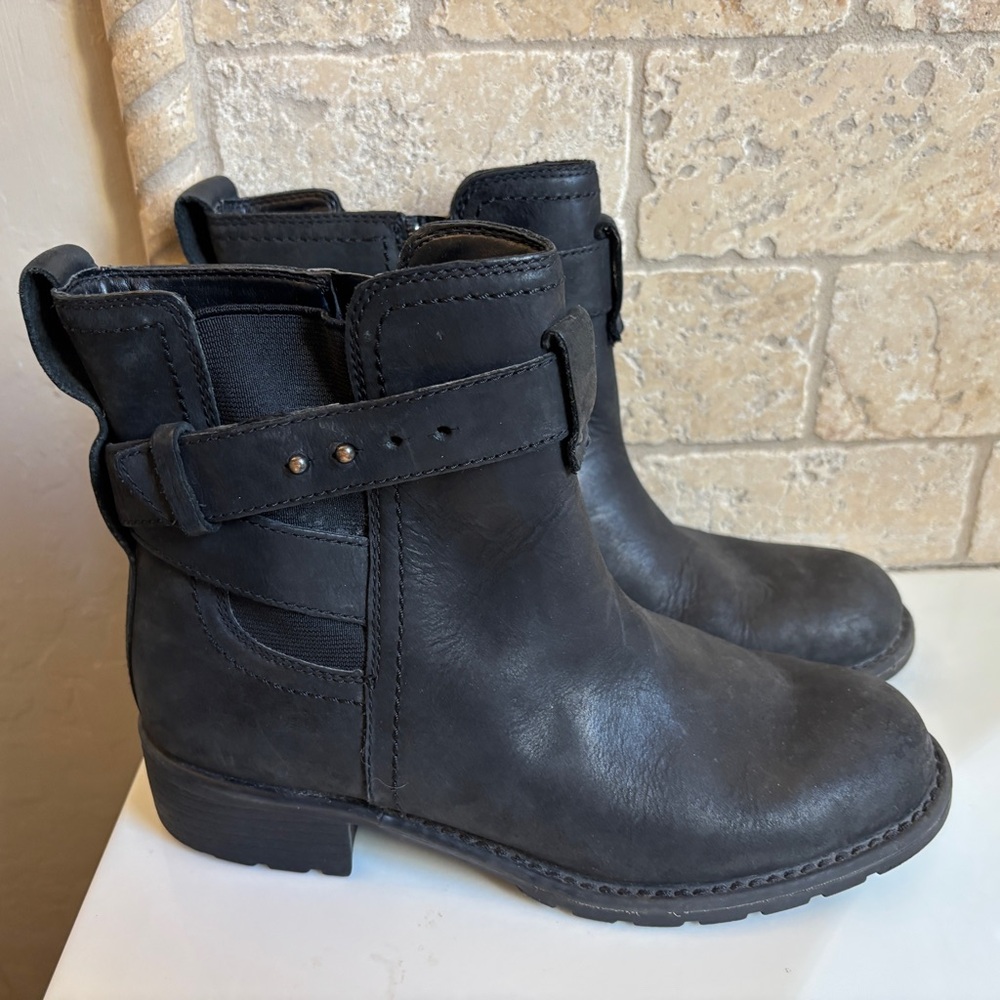 Clarks Black Leather Ankle Boots with Buckle Detail Women’s 7E Goth Grunge 90s